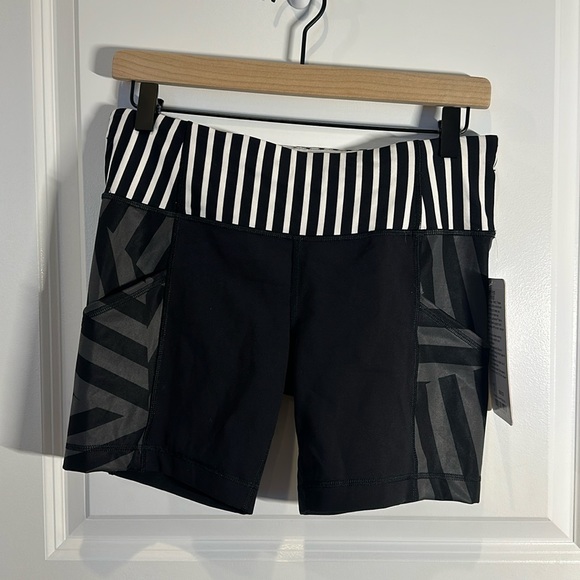 lululemon athletica Pants - NWT Lululemon SeaWheeze Dart & Dash Short, Limited Edition size 8